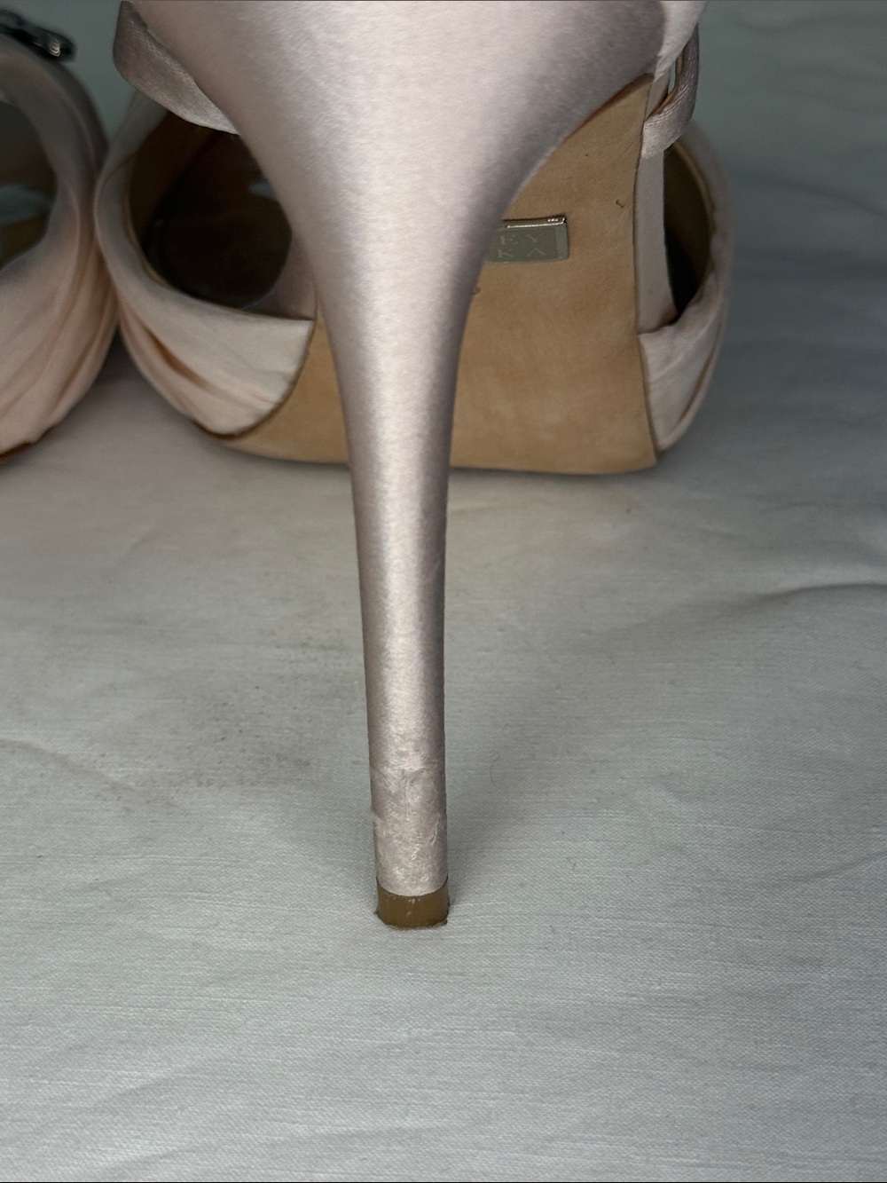Badgley Mischka Blush Pink Satin Crystal Embellished Heels Size 8 - Picture 6 of 9